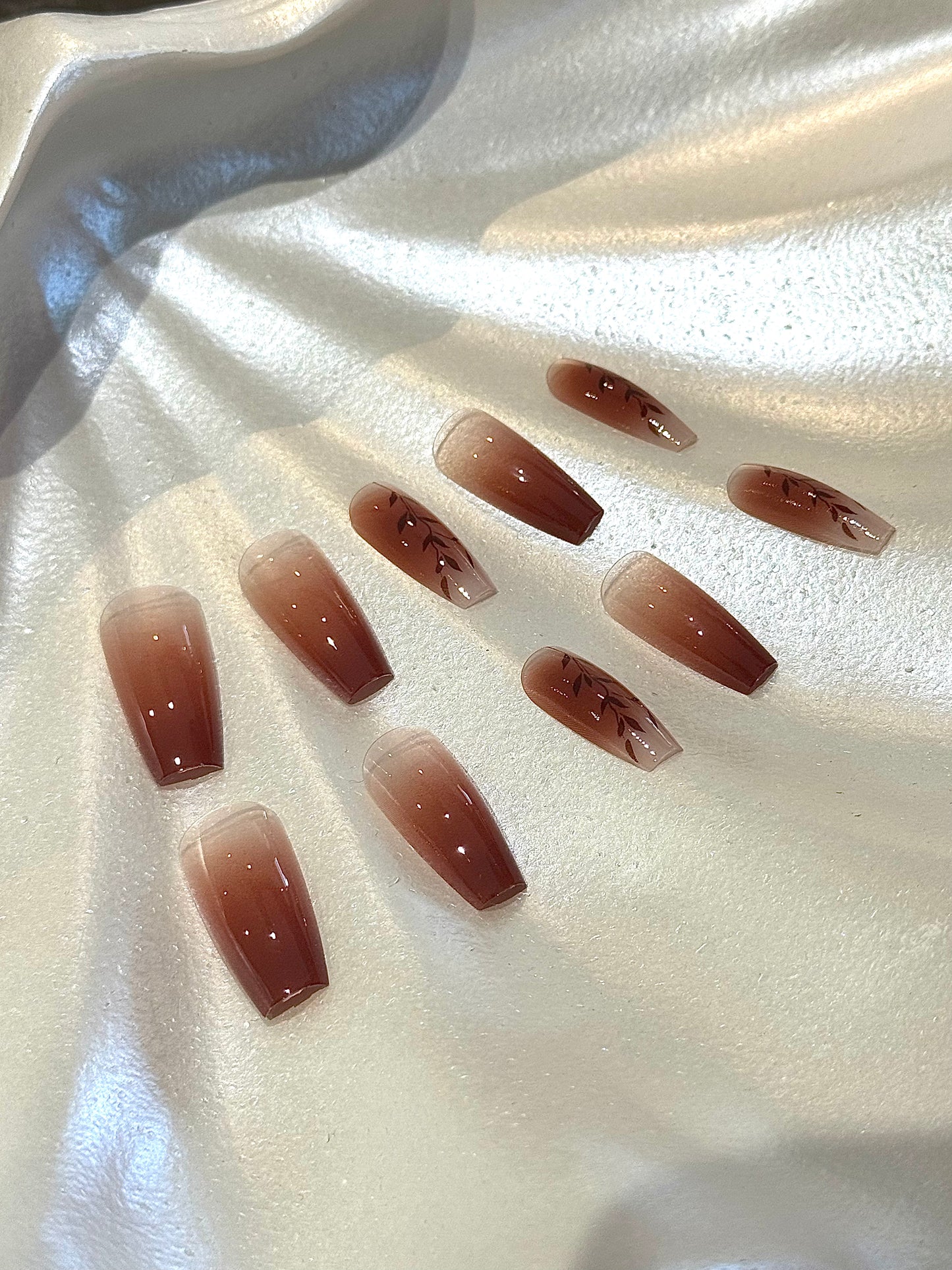24Pcs Redwood Charm Nails