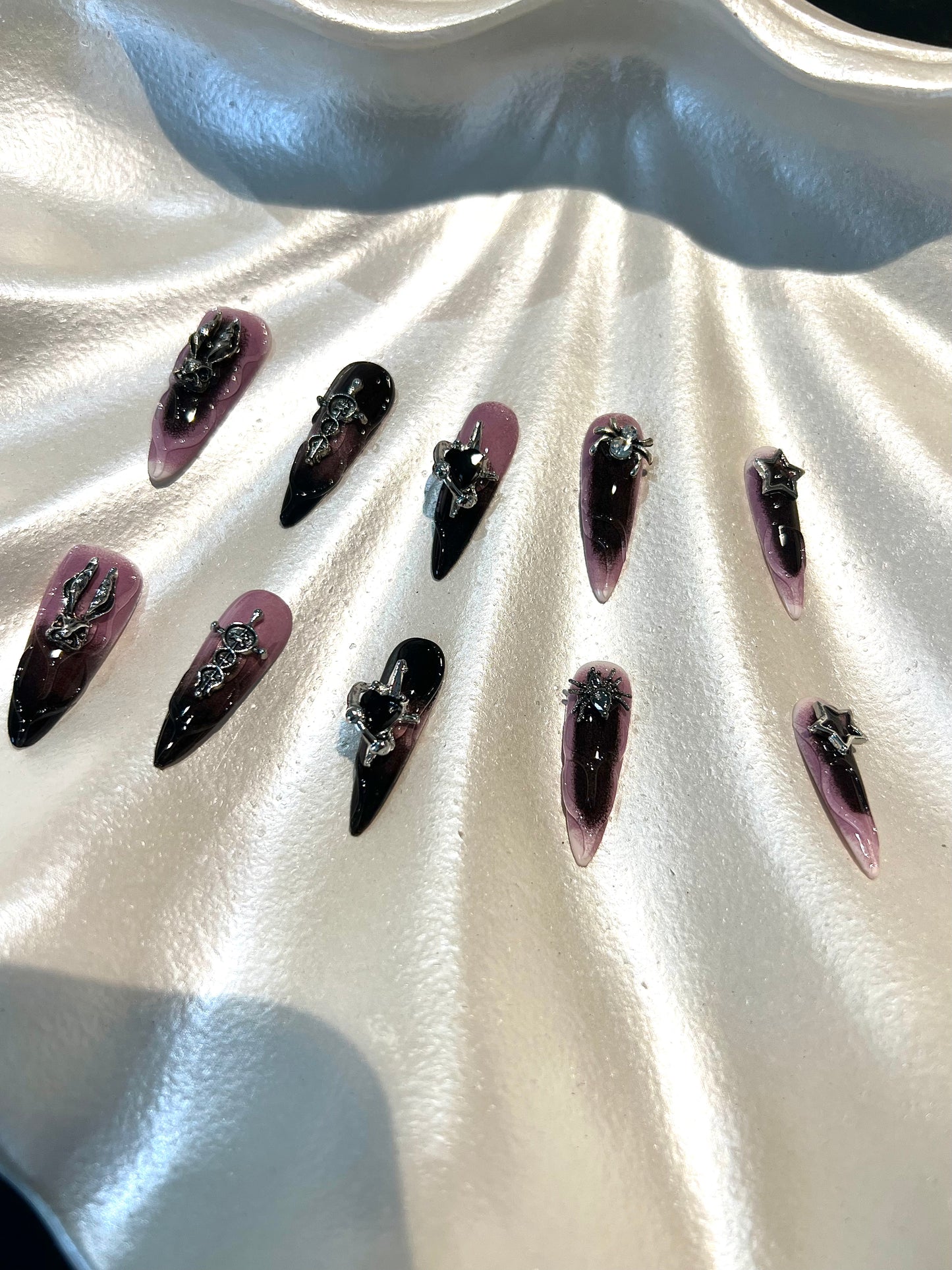 10Pcs Vibrant Y2K Nails (Black & Pink)