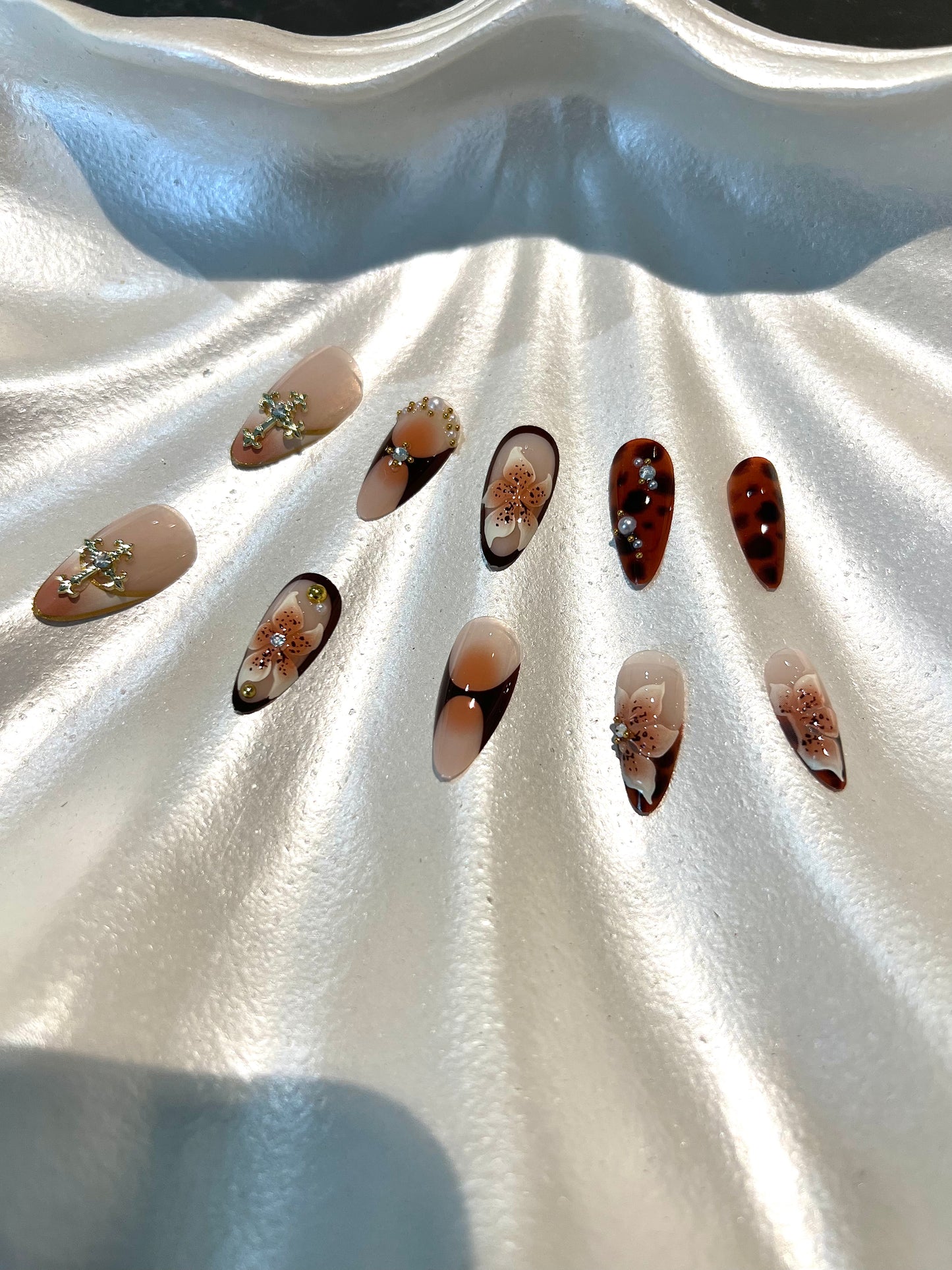 24Pcs 3D Floral Amber Tortoiseshell Nails