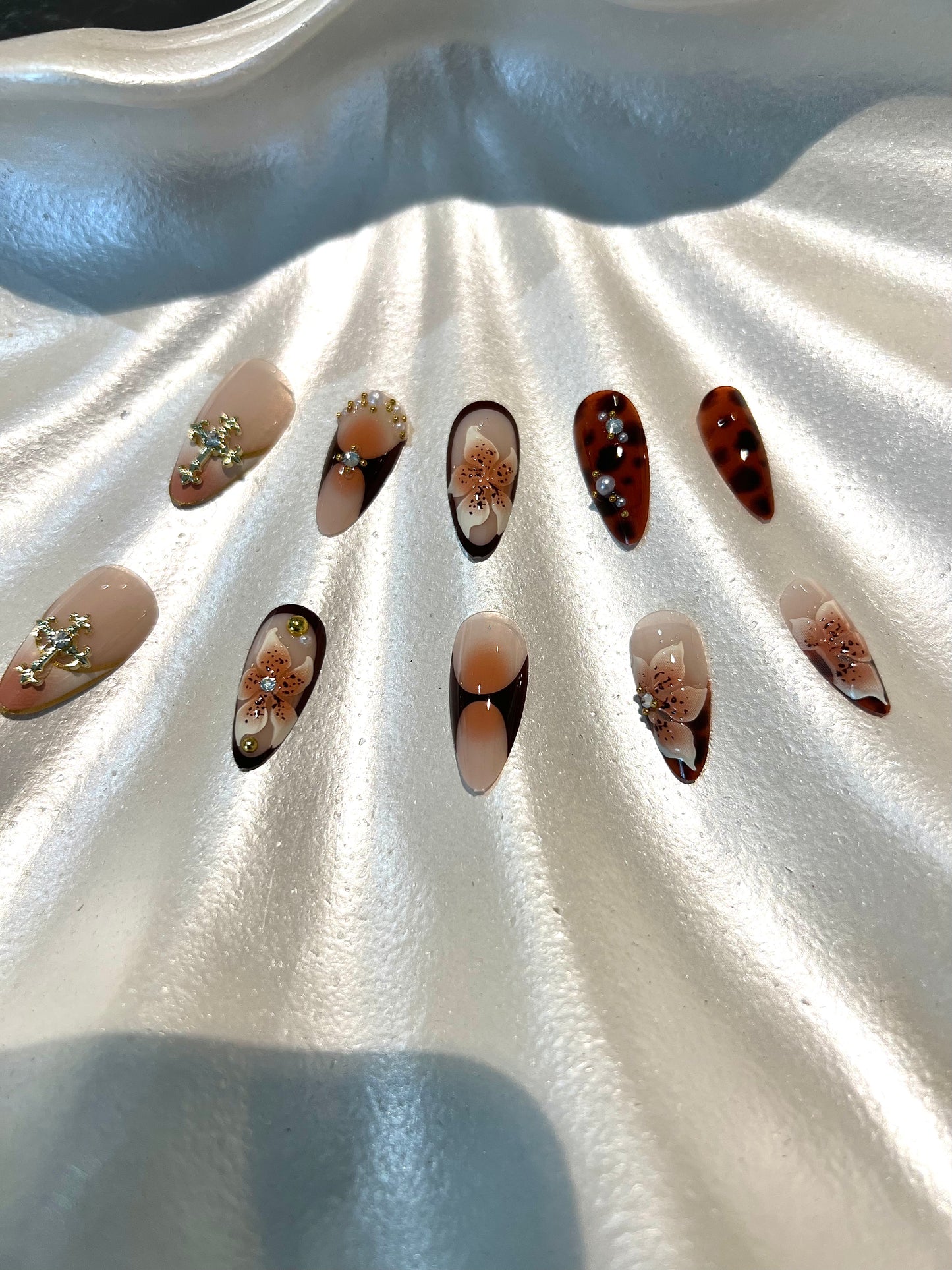 24Pcs 3D Floral Amber Tortoiseshell Nails