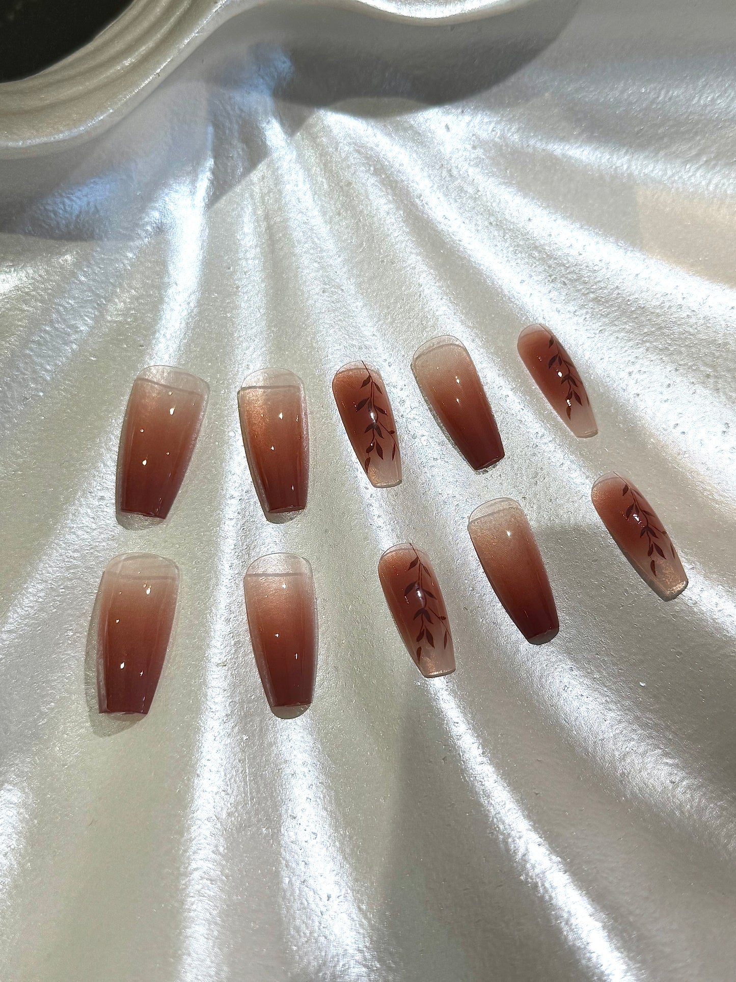 24Pcs Redwood Charm Nails