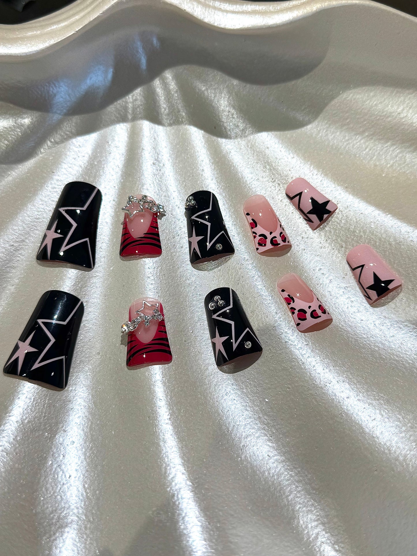 24Pcs Wild Claw Nails