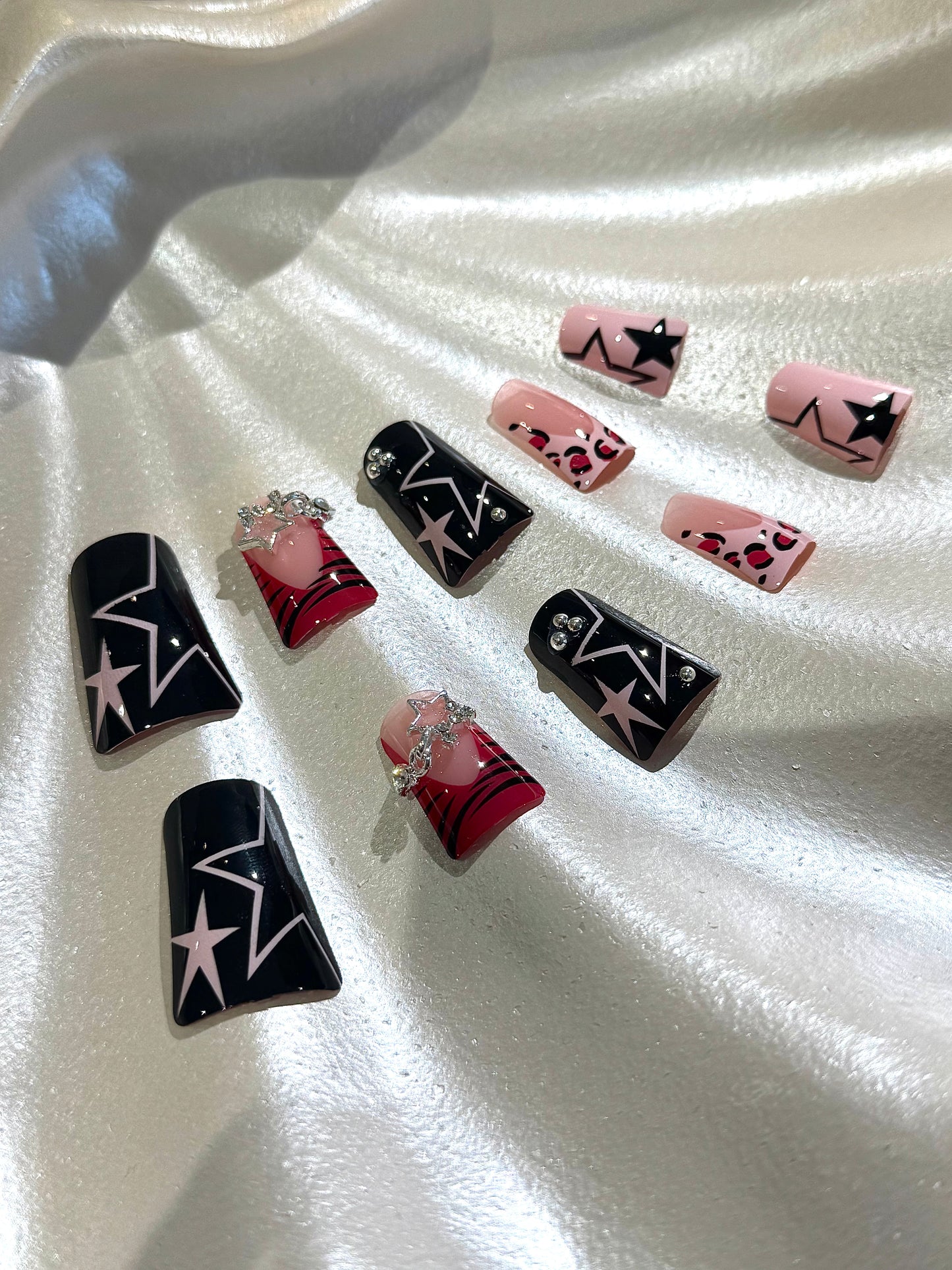 24Pcs Wild Claw Nails